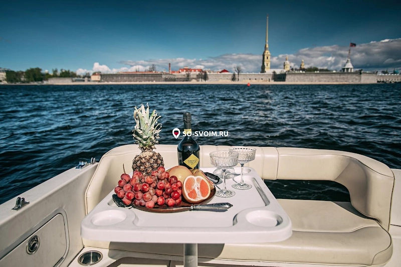 Фото №3 зала SEA RAY 250 "GOLDEN SHERIFF"