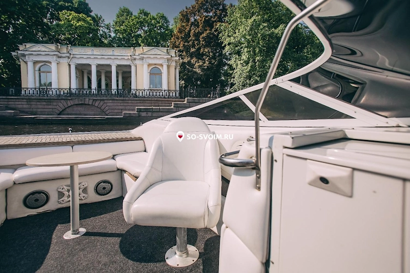 Фото №5 зала CROWNLINE 266 "BLACK SHERIFF"